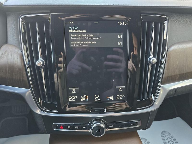 Volvo V90 221kW B6 4x4 R-DESIGN -DPH - fotka 28 z 45