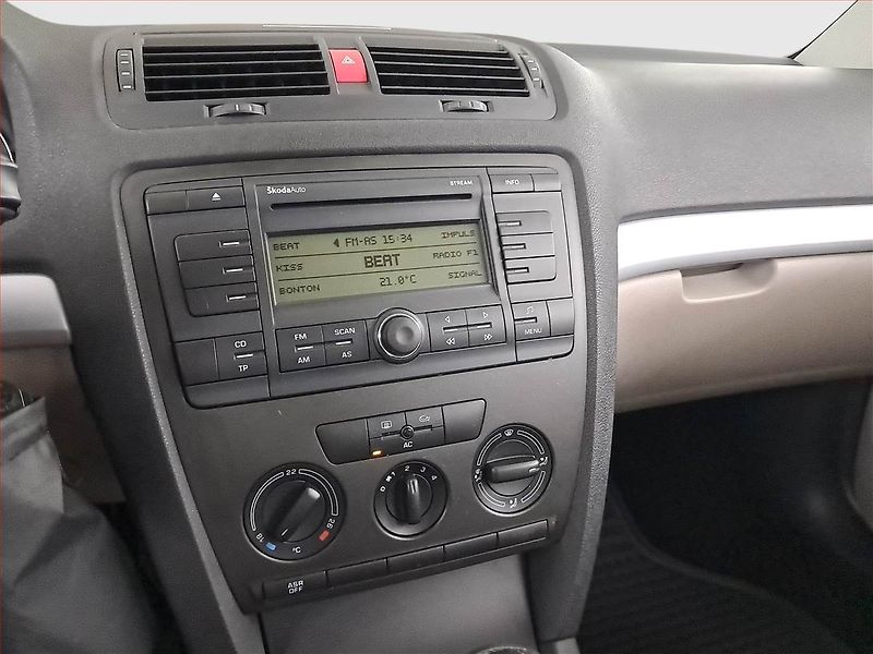 Škoda Octavia (2006) 1.6, po STK, jezdí výborně - fotka 12 z 17