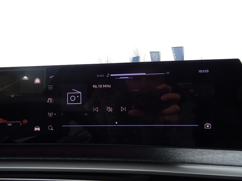 Peugeot 5008 (2026) GT Hybrid 145k e-DCS6 - fotka 38 z 56