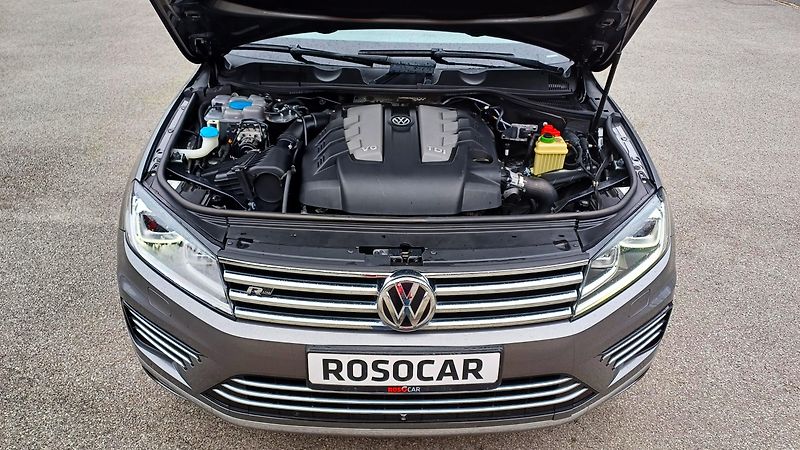 Volkswagen Touareg 3.0 TDI 193kW R-LINE-WEBASTO- - fotka 49 z 50