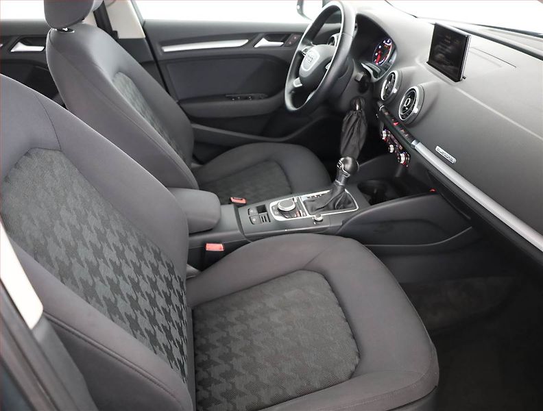 Audi A3 (2015) 1.8 TFSI, 4X4, Automat, Navi - fotka 7 z 18