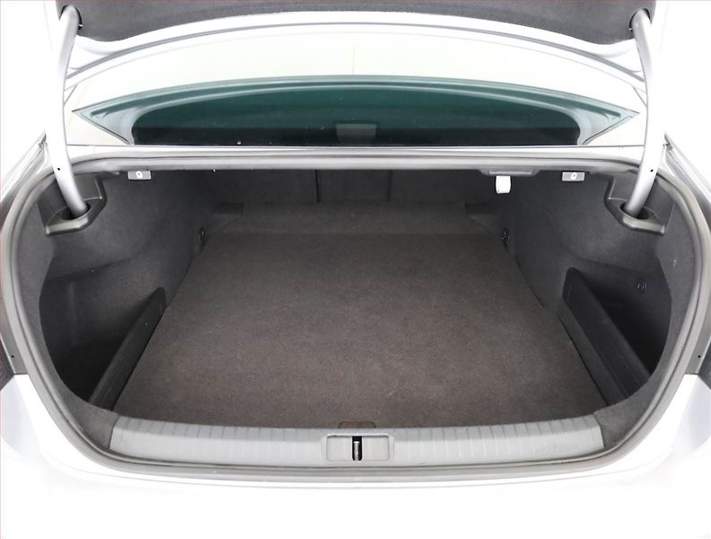 Volkswagen Passat (2019) Comfortline 1.5 TSI, Automat - fotka 16 z 17