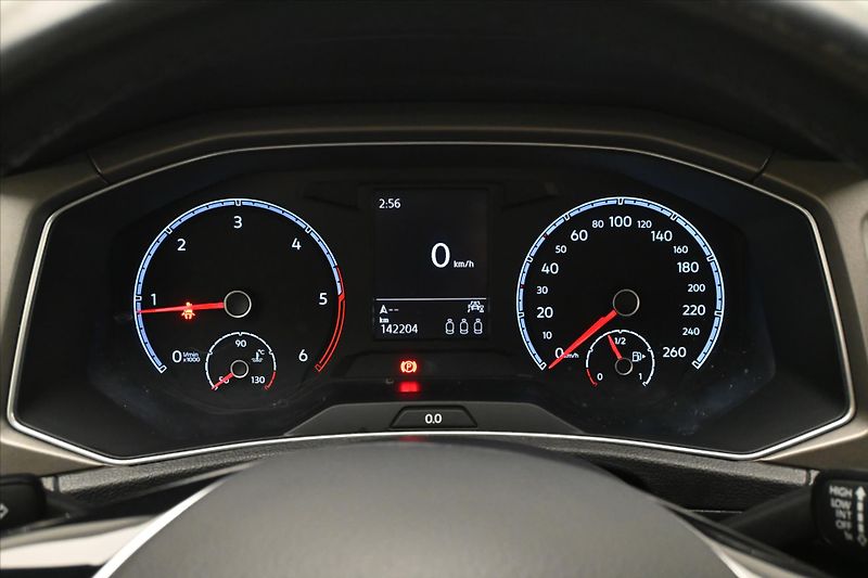 Volkswagen T-Roc 2,0 TDI 110kW Clever Navi Záru - fotka 16 z 30
