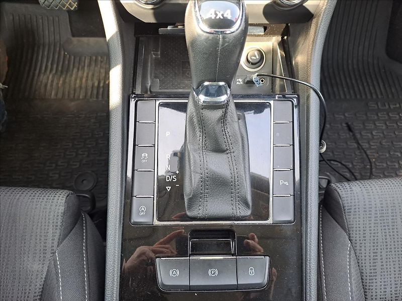 Škoda Superb 2,0 TDI 4x4 - fotka 14 z 17