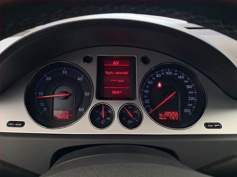 Volkswagen Passat (2008) 1.9 TDI, jezdí výborně - fotka 11 z 15