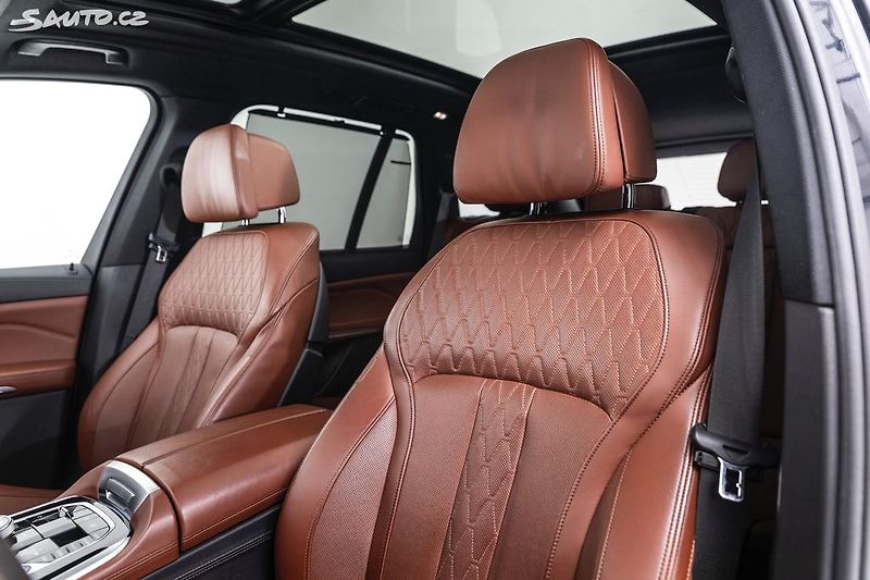 BMW X5 xDrive30d*servis*plná výbava - fotka 8 z 47