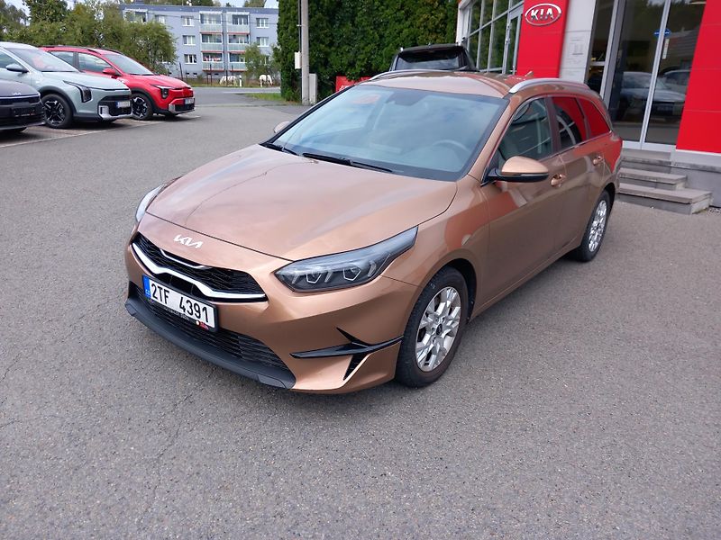 Kia Ceed SW (2022) 1,5 T-GDi GPF TOP         - fotka 2 z 12