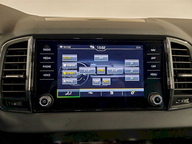 Škoda Karoq (2024) 2.0 TDI 110 kW DSG 4x4 Top Sel - fotka 12 z 32
