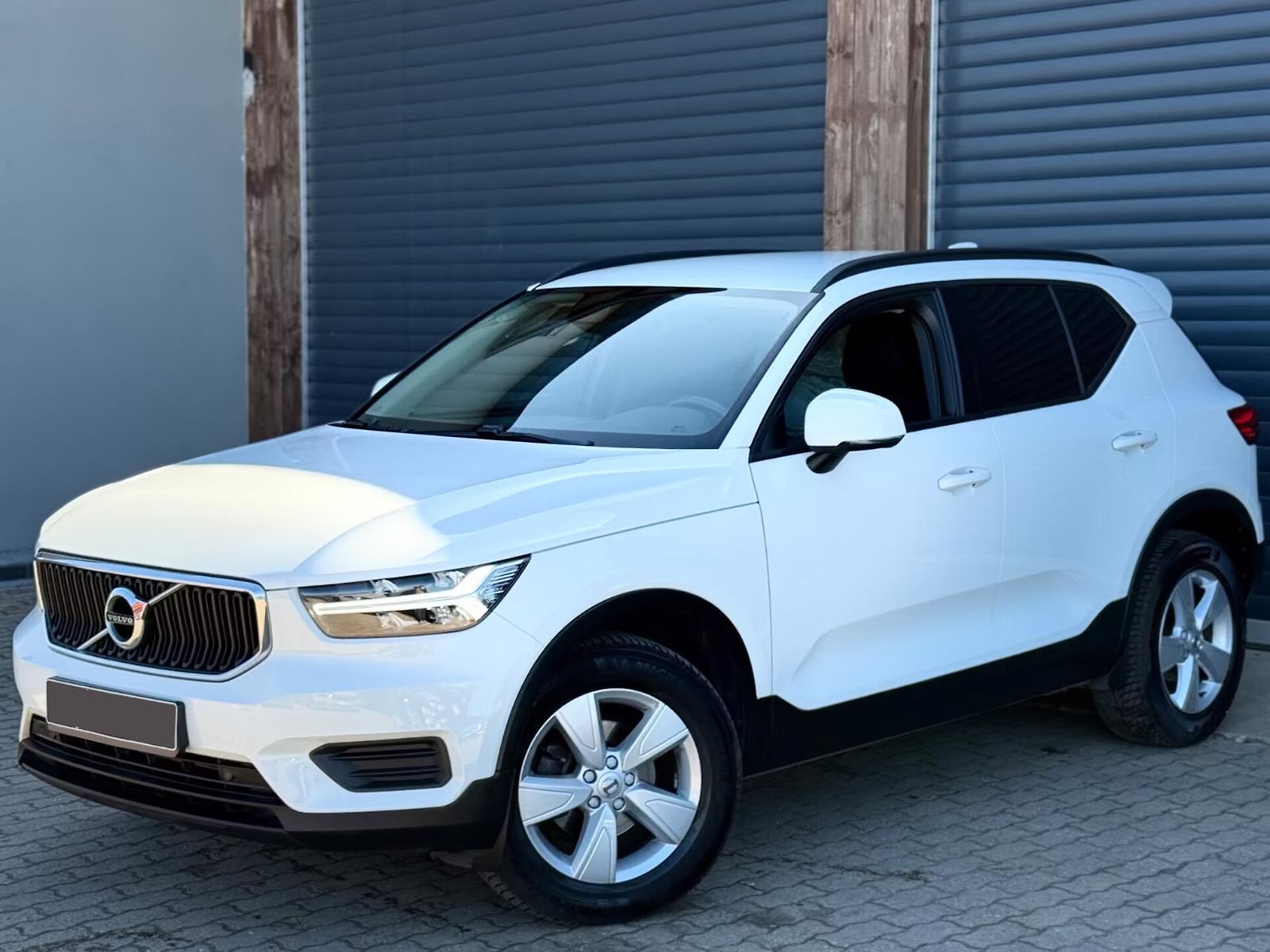 Volvo XC40 T2 Momentum Core LED Kam Asist