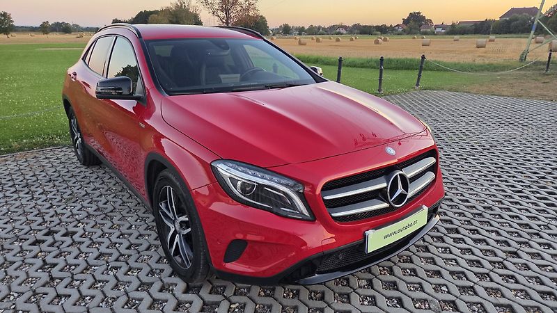 Mercedes-Benz GLA (2015)  220d 7G-DCT 4MATIC AMG Styl - fotka 3 z 31