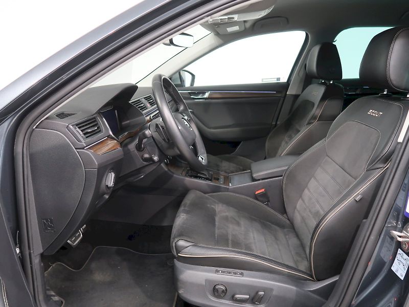 Škoda Superb (2021) SCOUT 2.0TDI 147KW DSG 4x4 - fotka 13 z 39