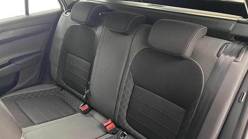 Škoda Fabia 1.0 TSI Ambition Combi - fotka 16 z 24