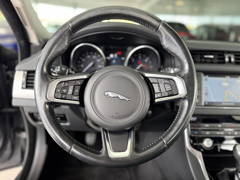 Jaguar XF 20d Prestige*Kamera*Meridian - fotka 10 z 35