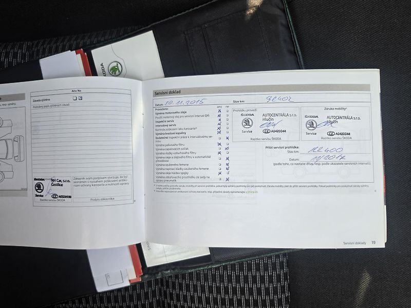 Škoda Octavia 2.0 TDI 4x4 Xenon  - fotka 21 z 28