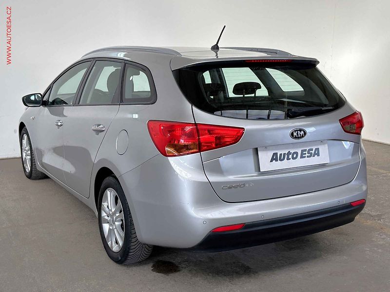 Kia Ceed (2013) 1.4 i - fotka 6 z 14