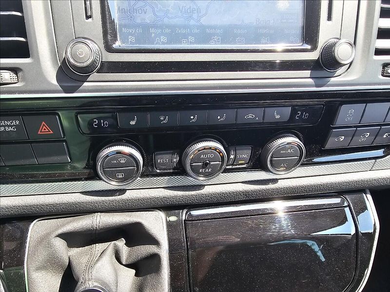 Volkswagen Multivan 2,0TDi 110KW 4X4 Highline - fotka 15 z 39
