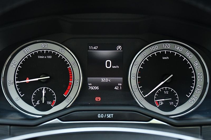 Škoda Superb 1.5TSi 110kW MT CARPLAY  - fotka 31 z 51