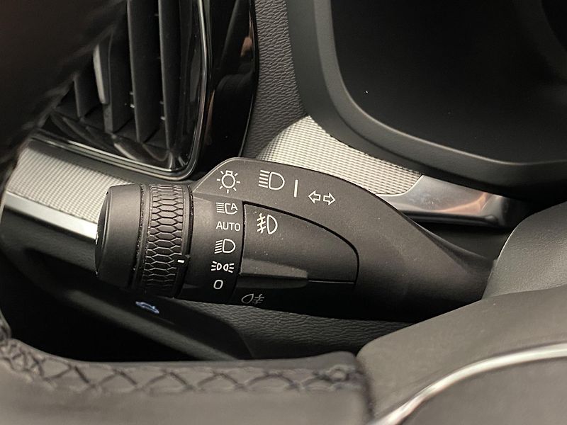 Volvo V60 CC B5 AWD PLUS AUT REZERVACE - fotka 22 z 59