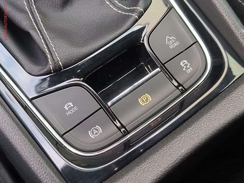 Škoda Karoq (2019) 2.0 TDi 4x4, ČR, SportLine - fotka 18 z 26