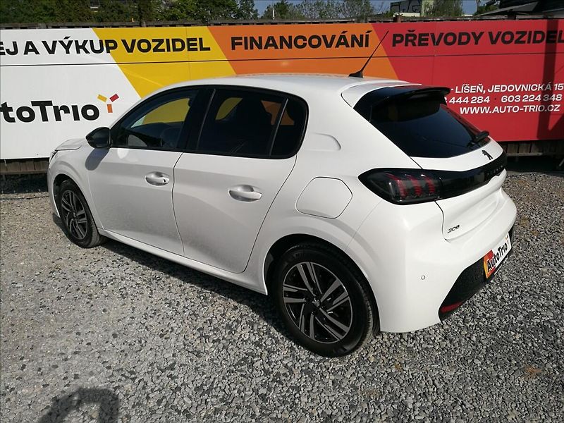Peugeot 208 1,2 PureTech - fotka 4 z 19