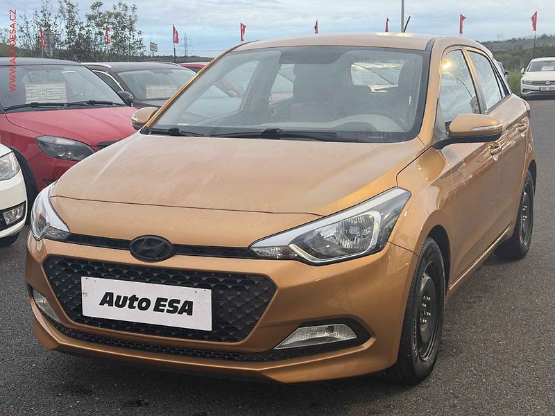 Hyundai i20 (2016) 1.2i, 1.maj,ČR, Family+ Club - fotka 3 z 15