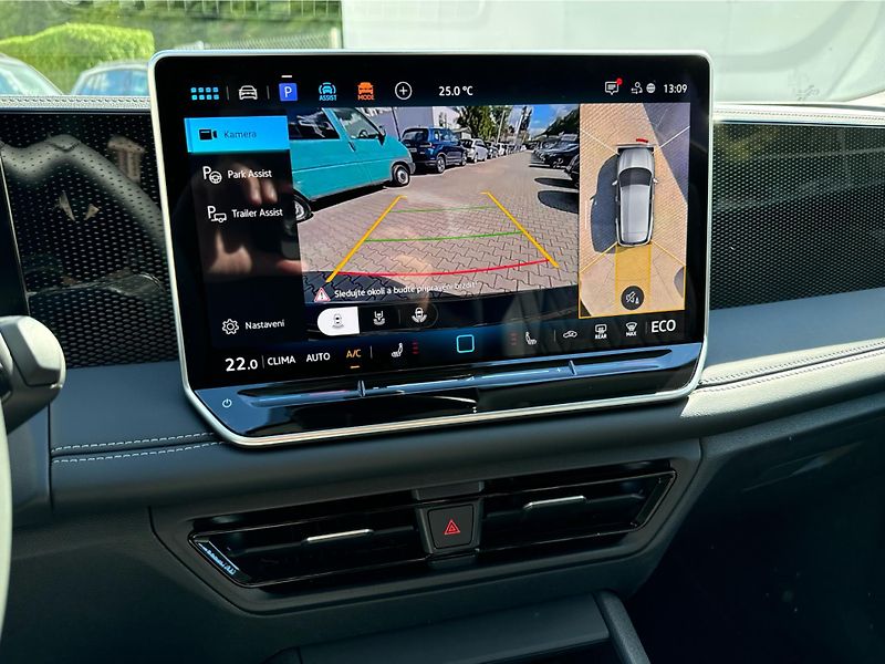 Volkswagen Tiguan People 1,5 TSI 150 kW eHybrid - fotka 13 z 24
