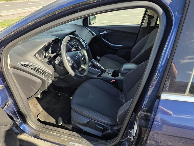 Ford Focus (2011) 1.6 TDCi 85kW Titanium - fotka 20 z 20