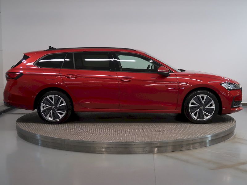 Škoda Superb (2025) 1.5TSI 110KW DSG TAŽNÉ 2 SADA - fotka 8 z 48