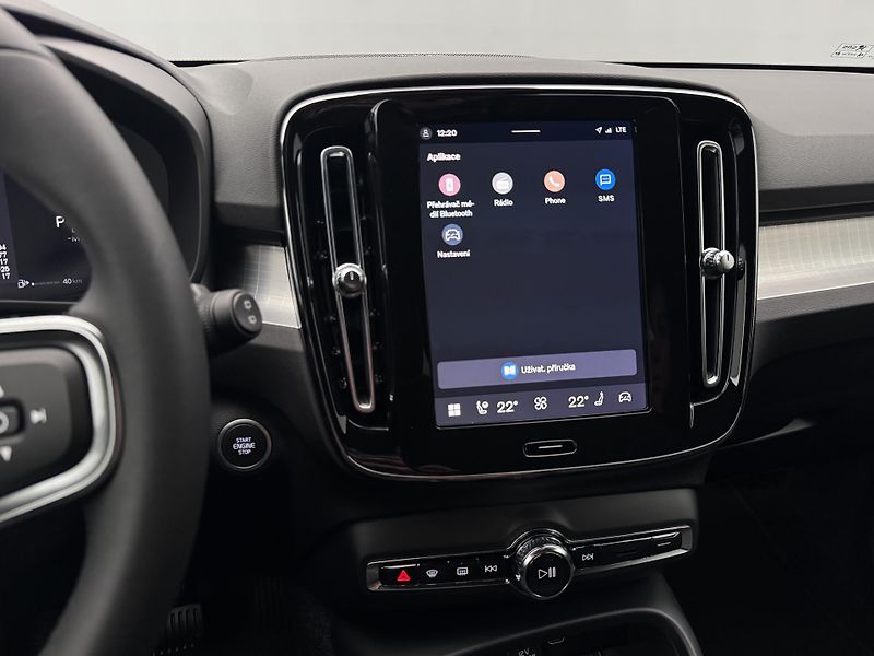 Volvo XC40 (2026) B3 AUT DARK PLUS - fotka 8 z 23