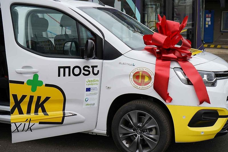 Od ledna 2018 jezdí Taxík Maxík v severočeském Mostě.