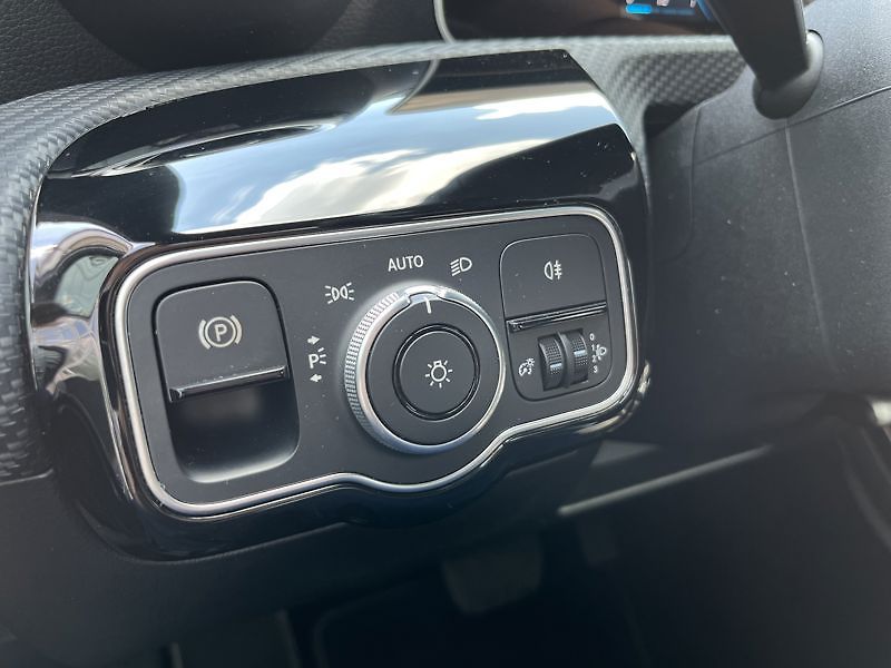 Mercedes-Benz Třídy A 180 - fotka 12 z 20