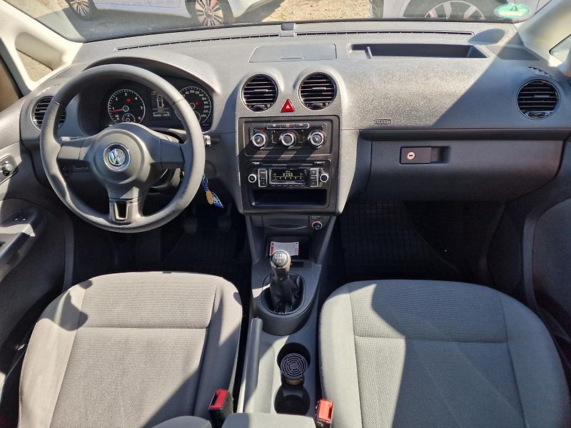 Volkswagen Caddy MAXI 1,6TDI 7MÍST JAKO-O - fotka 13 z 22