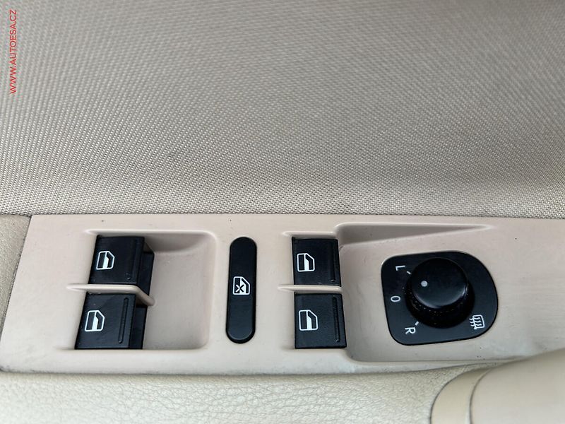 Volkswagen Passat (2013) 2.0TDi, DSG - fotka 11 z 17