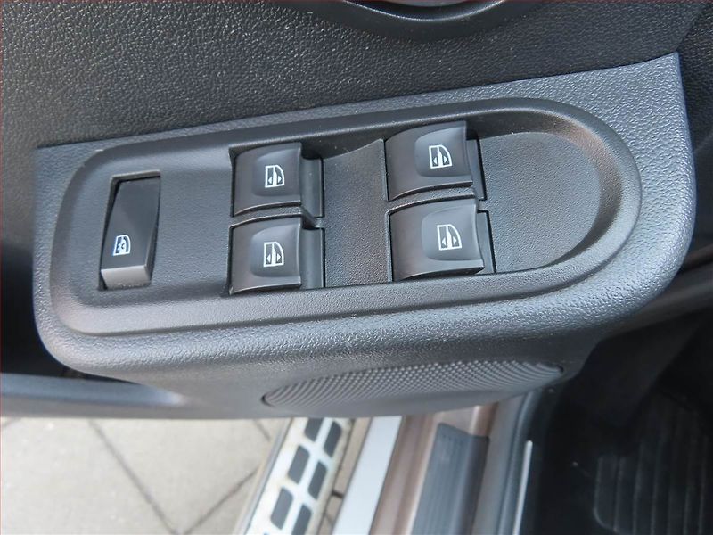 Dacia Duster (2017) 1.6 SCe, 4X4, Serv.kniha - fotka 15 z 21