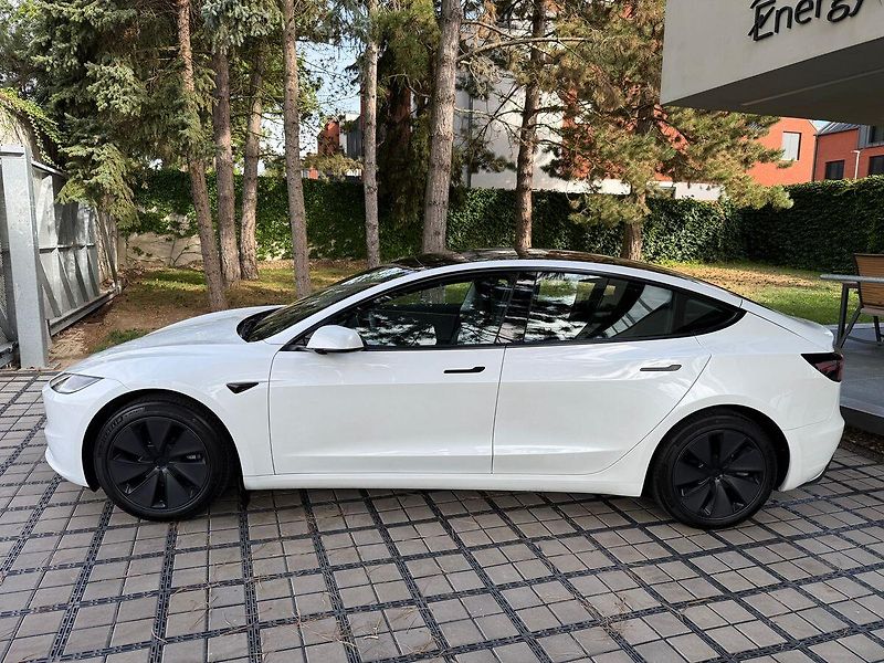 Tesla Model 3 Standart Range Premium / Tažné - fotka 3 z 39