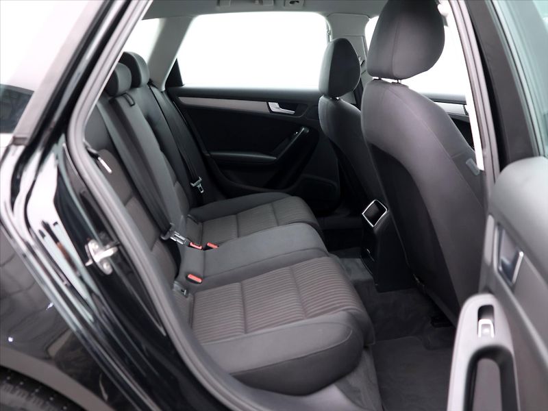 Audi A4 2,0 TDI 105kW Aut. 1.Maj. - fotka 12 z 27