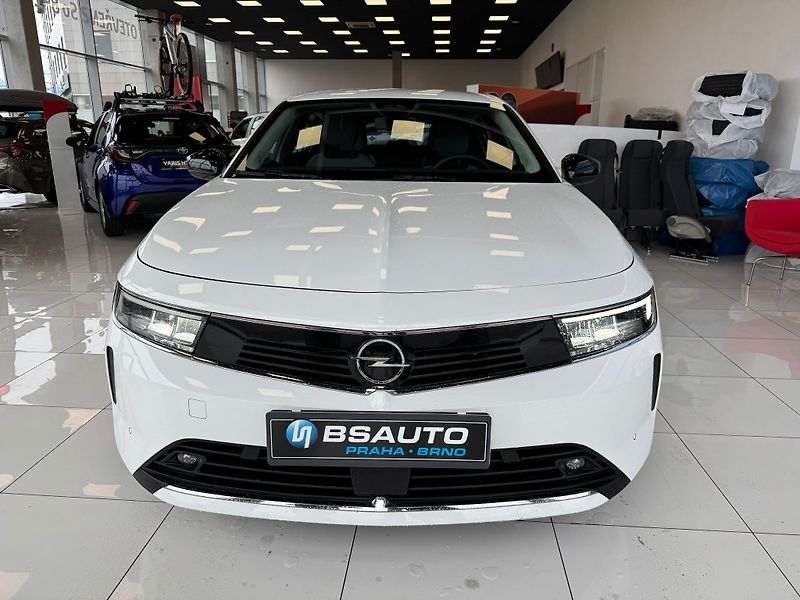 Opel Astra 1.2T 96kW 2023 - fotka 2 z 16