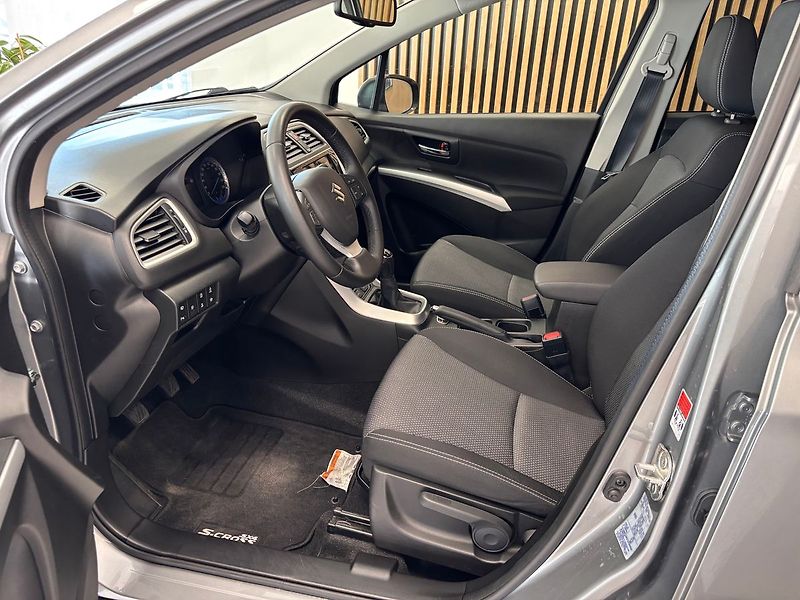 Suzuki SX4 S-Cross Comfort+ 4x4 Navigace /Xenony - fotka 10 z 29