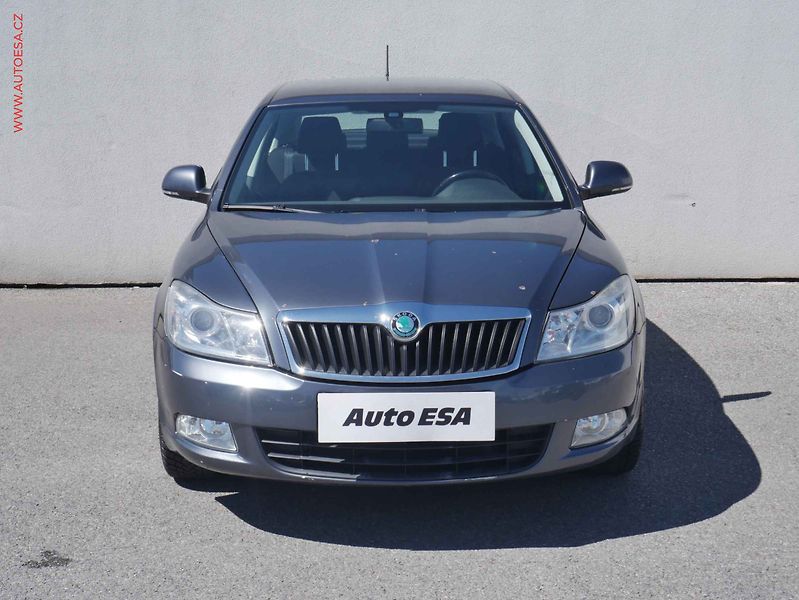 Škoda Octavia (2011) 1.6 TDi, ČR, Elegance, STK4 - fotka 2 z 15