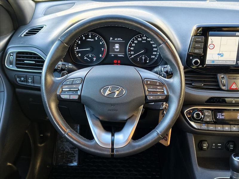 Hyundai i30 1,4 T-GDi DCT,Automat Style Go - fotka 12 z 16