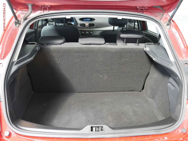 Renault Mégane (2010) 1.5 dCi, 2.maj,ČR, AC, temp - fotka 7 z 19