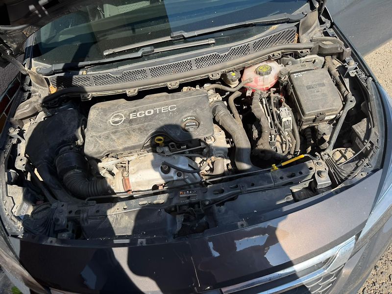 Opel Astra 1,6 CDTI  klima, závada motoru - fotka 14 z 28