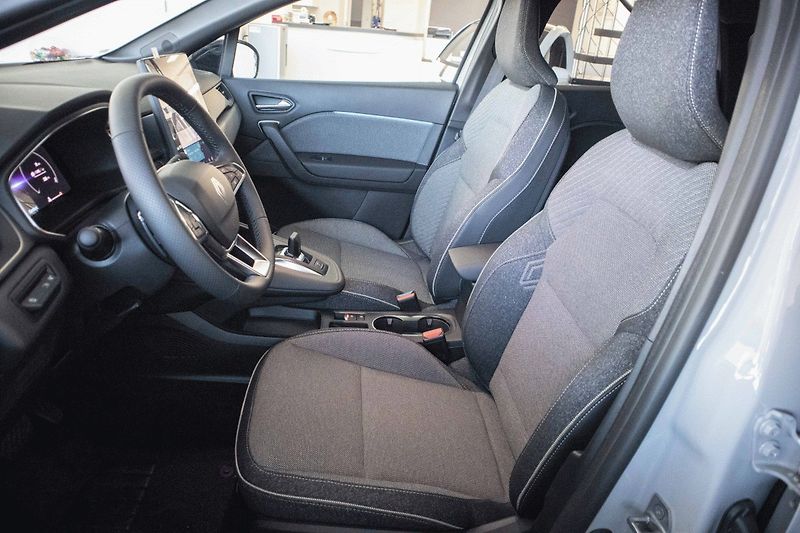 Renault Captur (2026) Techno mildhybrid 140 EDC - fotka 11 z 43