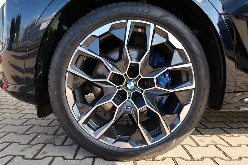 BMW X7 xDrive40d - fotka 6 z 6