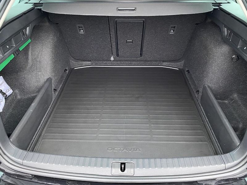 Škoda Octavia Combi 2,0 TDI Top Select DSG - fotka 28 z 28