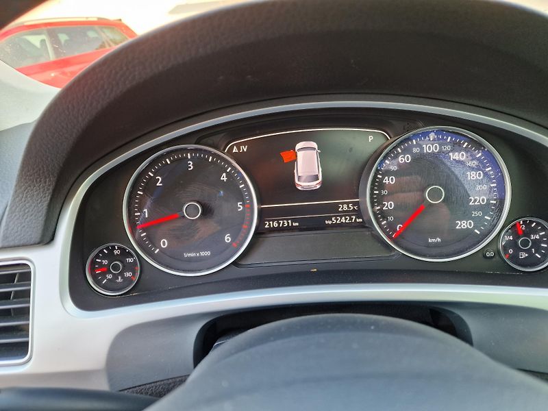 Volkswagen Touareg 4,2TDI V8 EXCLUSIVE - fotka 16 z 19