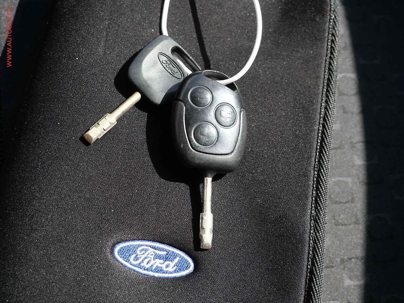 Ford Focus (2004) 1.8 TDCi, AC, tažné - fotka 14 z 14
