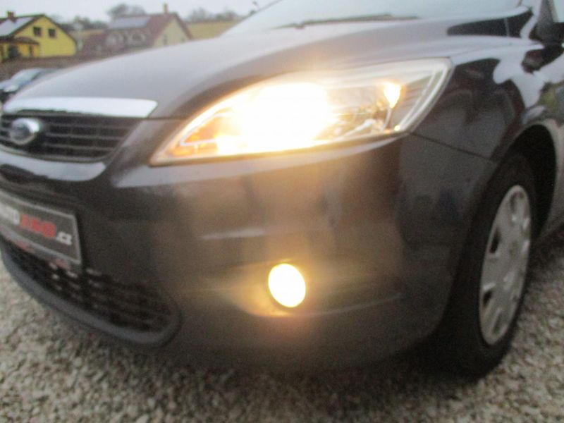 Ford Focus 1.6i DIGI AC - fotka 25 z 27