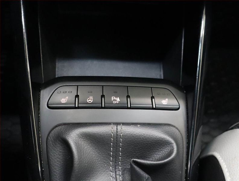 Kia Stonic (2023) 1.2 DPI, Serv.kniha, Kůže - fotka 16 z 20
