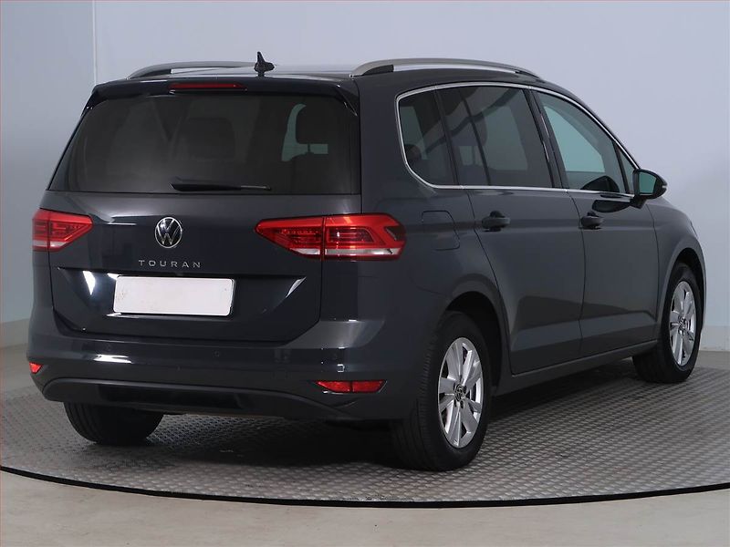 Volkswagen Touran (2023) 1.5 TSI - fotka 5 z 30